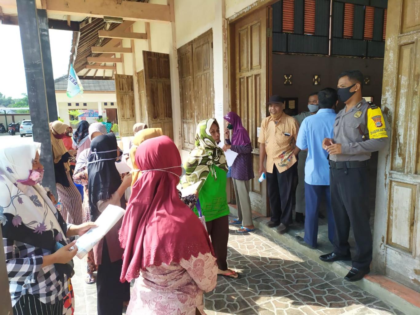 PENYALURAN BST KEMENSOS DESA SRIHARDONO