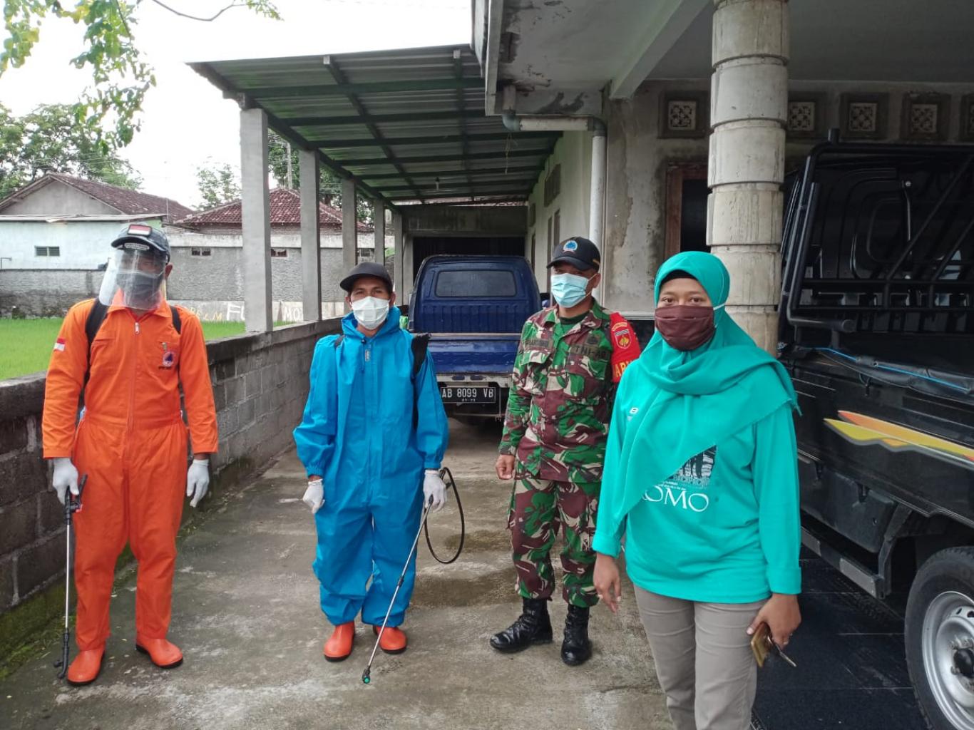PENYEMPROTAN DISINFEKTAN DI PUNDONG