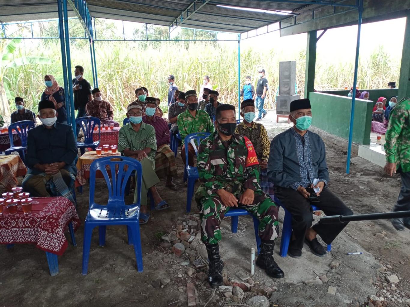 PENYERAHAN BANGUNAN MCK DAN TEMPAT WUDHU MASJID SROYO DARI SEMUT IRENG PEDULI