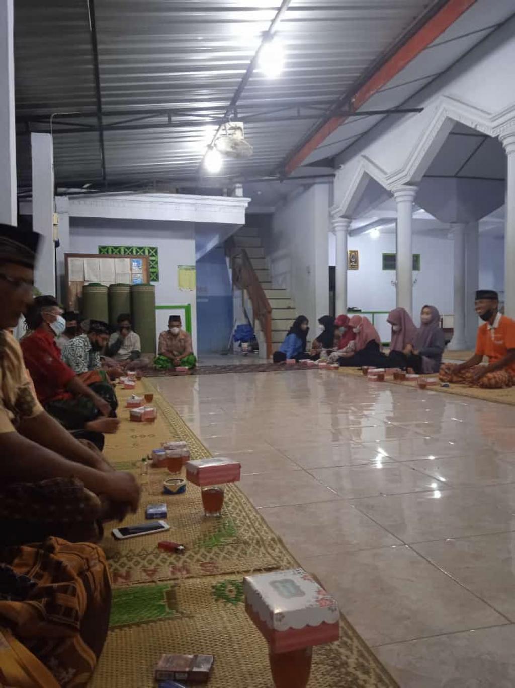 Rapat Takmir Masjid At-Taqorrub Ganjuran