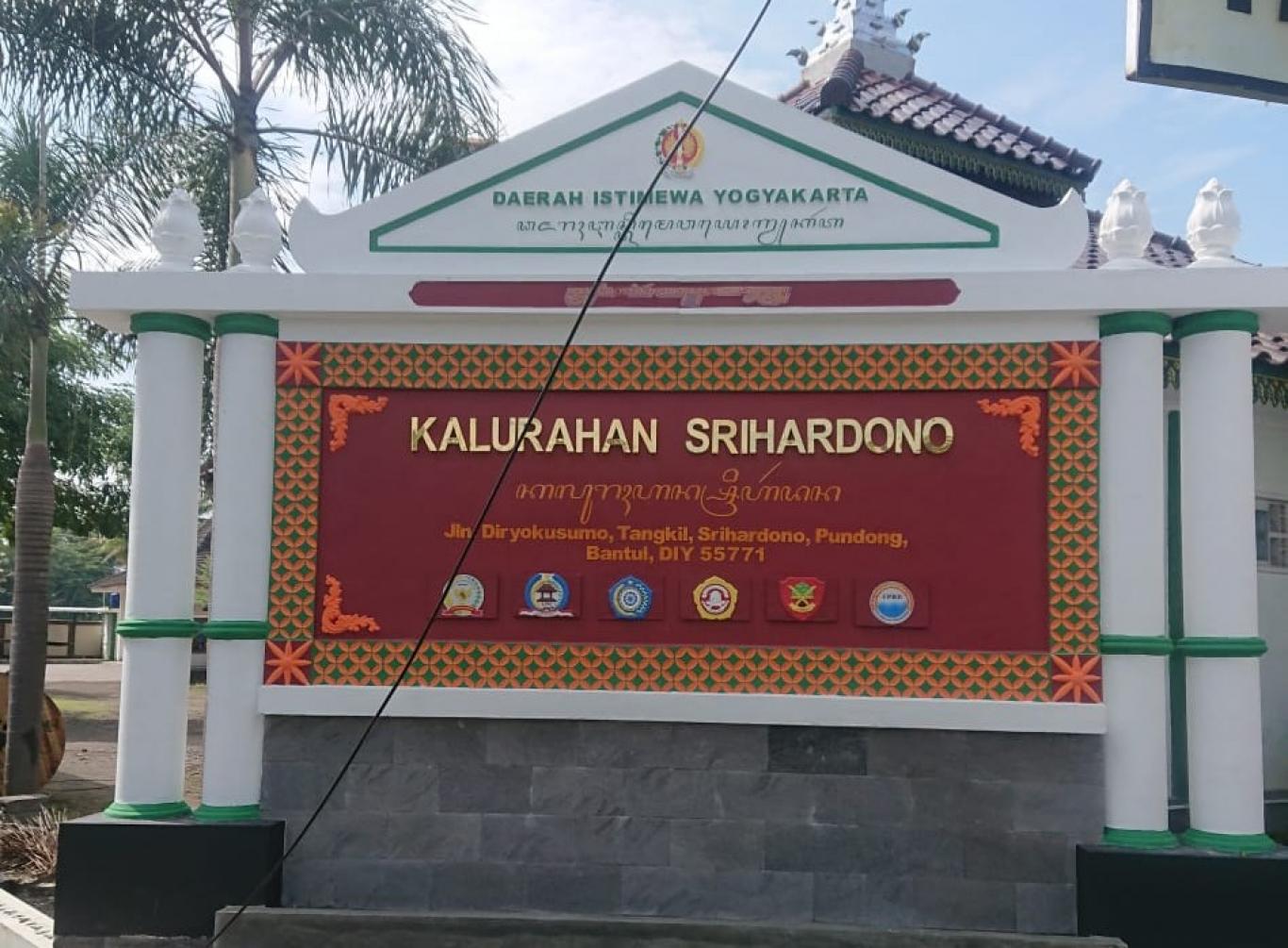 PAPAN PENANDA KEISTIMEWAAN SEBAGAI SIMBOL VISUAL KALURAHAN YANG SARAT FILOSOFI JAWA