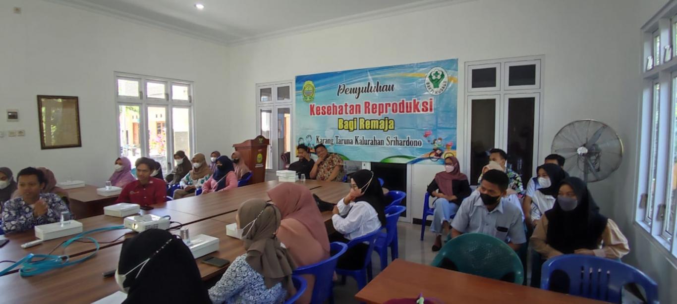 Penyuluhan Kesehatan Reproduksi Bagi Remaja Oleh Karang Taruna Srihardono