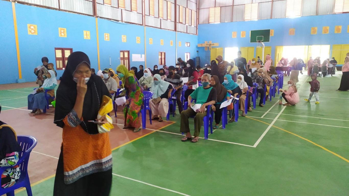 Penyaluran BLT BBM,Sembako dan PKH di GOR Kalurahan Srihardono