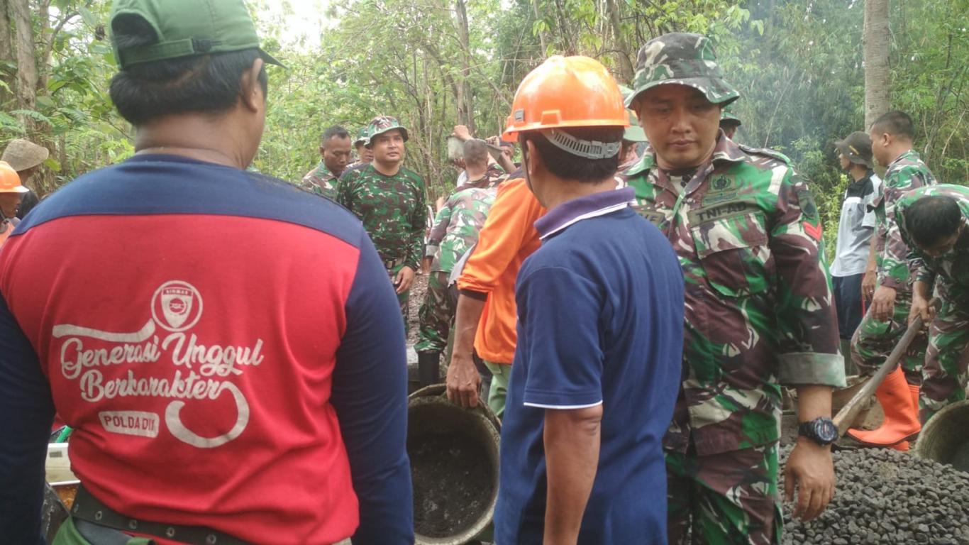 Linmas Srihardono Mengikuti Giat TMMD 