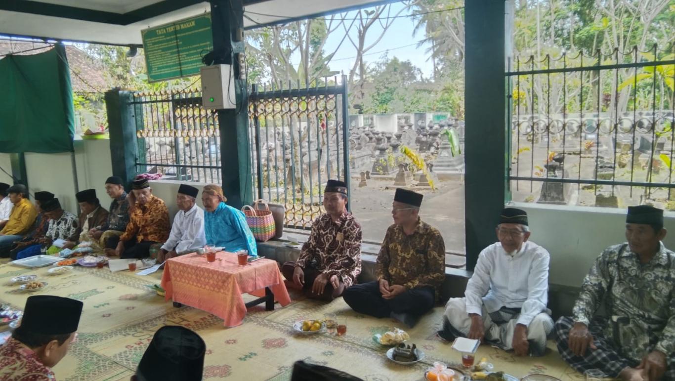 TAHLIL DAN DOA BERSAMA DI DUSUN SAWAHAN