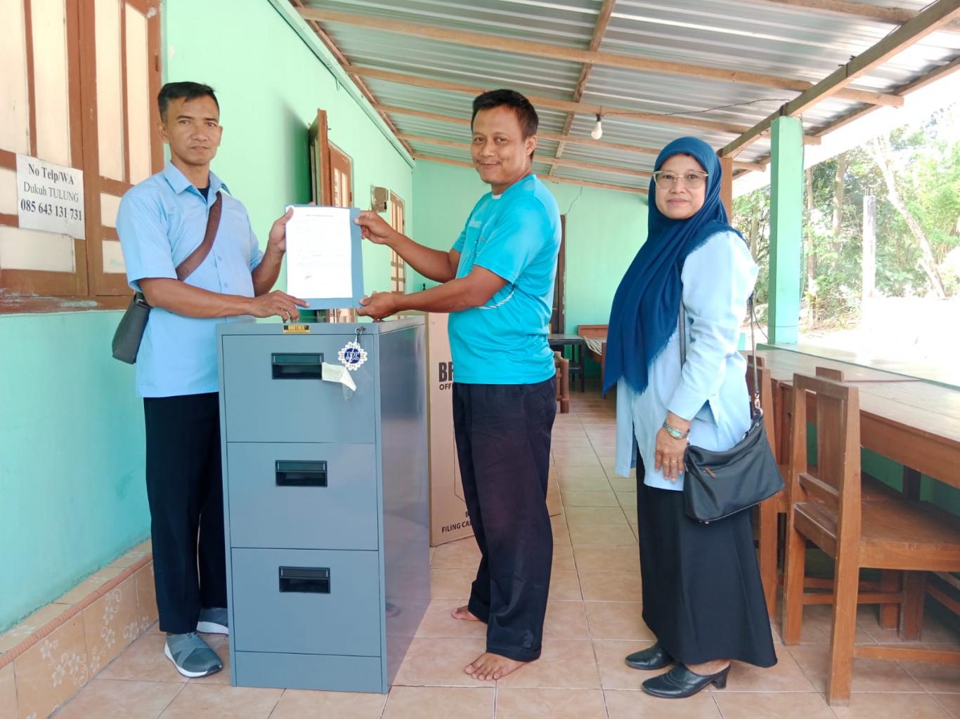 Penyerahan Barang PPBMP Kalurahan Srihardono